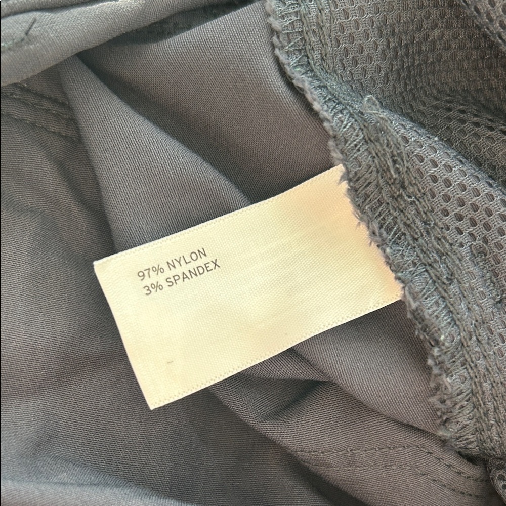 Duluth‎ Trading Co Women's Gray Cargo Pants Size 12 33” inseam - Picture 4 of 4